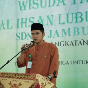 Kiprah Mahasiswa Universitas Adzkia: Reza Aprinaldo sebagai Ketua Yayasan Al-Ihsan Wisuda 159 Santri